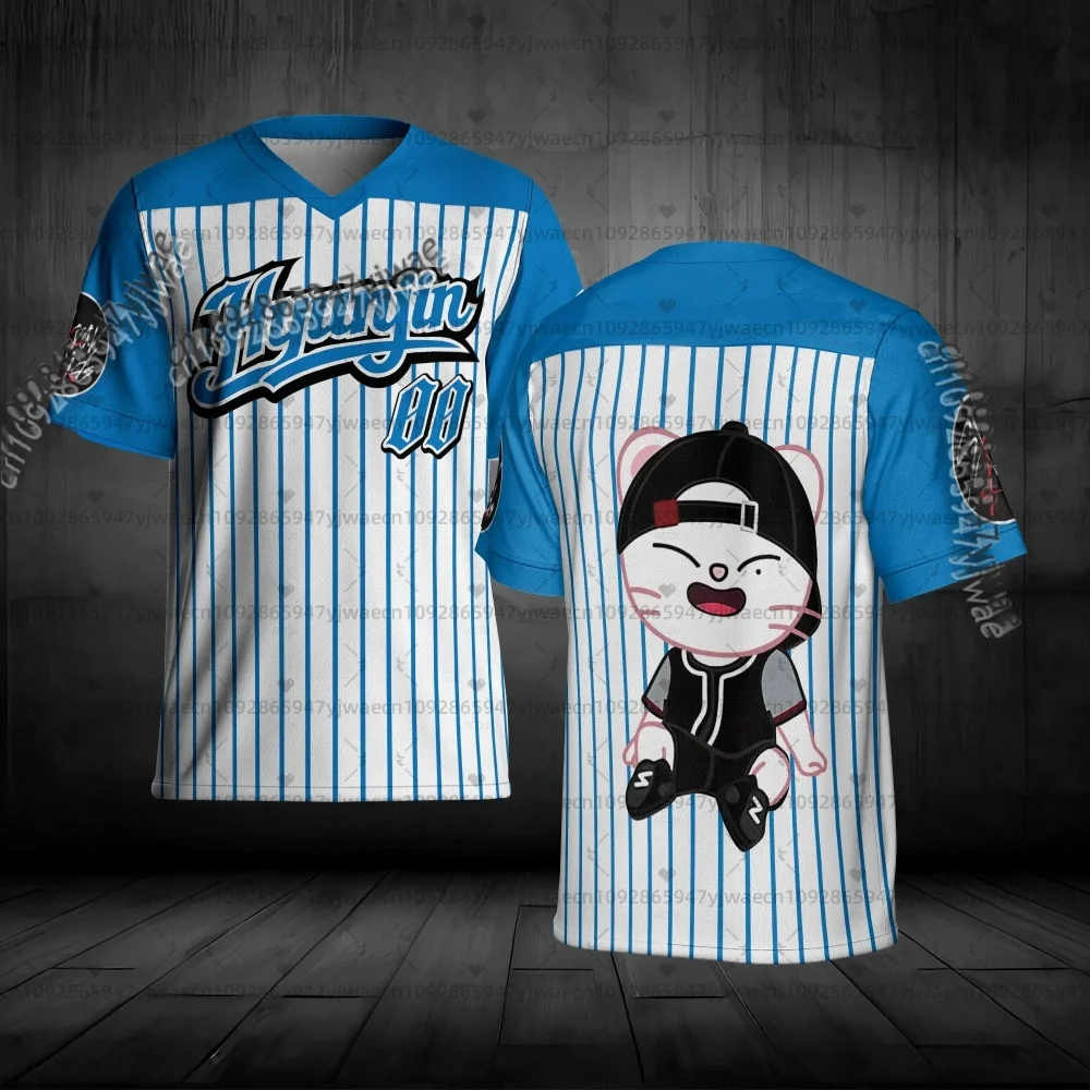 Camiseta Masculina Casual Esportiva de Manga Curta com Estampa de Desenho Animado Kpop Stay Karma Album para Fãs de Felix Bangchan Hyunjin