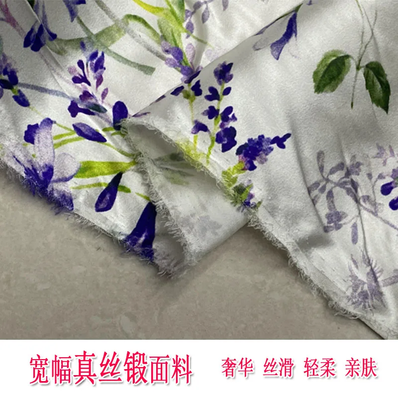 ดอกไม้บนพื้นหลังสีขาวกว้าง High-End ผ้าไหมปลอมผ้าเสื้อ Cheongsam สลิงเสื้อผ้าผ้าฤดูร้อน