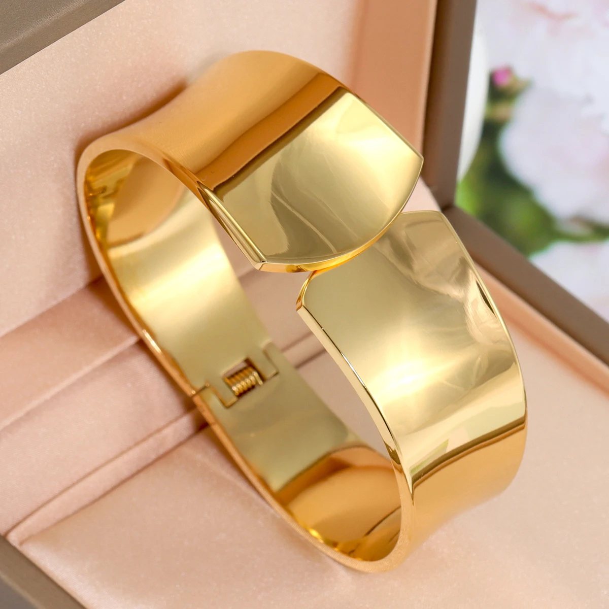 Minimalist Chunky Stainless Steel Bracelets Gold Color Women Elegant Wide Big Cuff Bangles Christmas Daily Party Jewelry Gifts