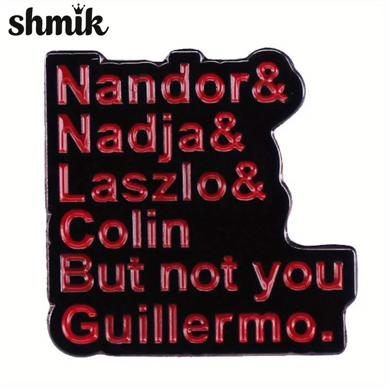 "nandor, Nadja, laszlo y colin pero no estás Guillermo". Broche con insignia de letra de la serie de televisión "Qué hacer en las sombras"