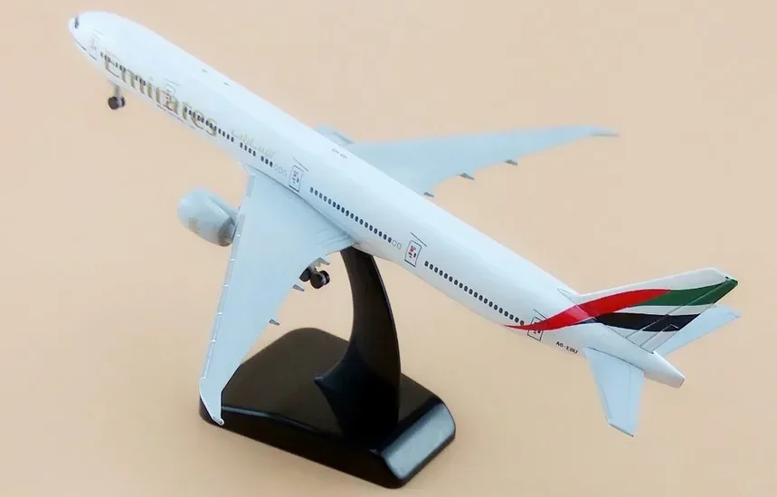 Modelo de avión de Metal de 19cm Air Emirates Airlines B777 300ER modelo de avión Boeing 777 Airways avión con soporte de ruedas