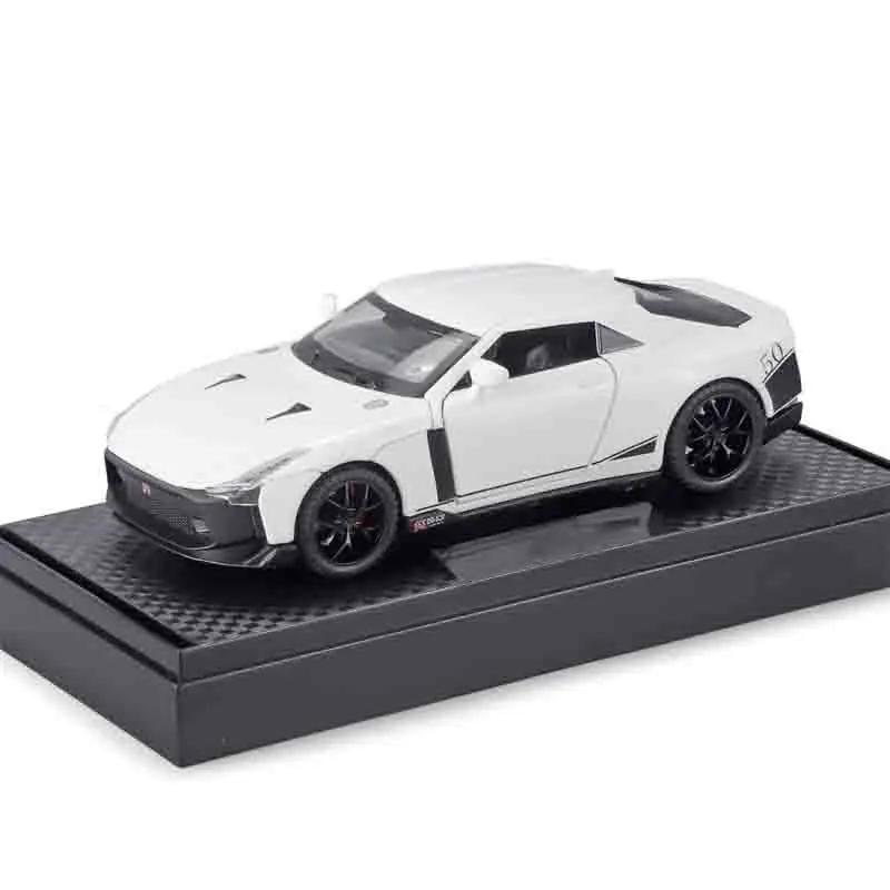 1: 32 Nissam GTR-50 liga modelo de carro alta simulação diecasts brinquedo com som e luz puxar para trás veículos decoração brinquedos para criança