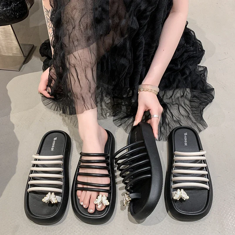 

Женские тапочки, лето 2021, модные повседневные тапочки с декоративным носком и бабочкой на толстой подошве, уличные пляжные шлепанцы, универсальные