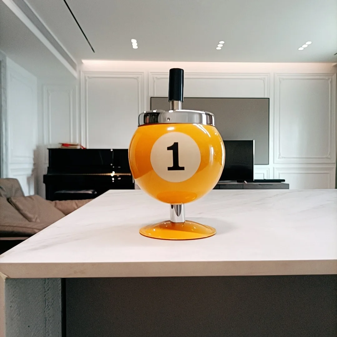 Fashionable large ashtray with lid creative cigarette cup windproof bar KTV billiards living room Internet cafe ashtray
