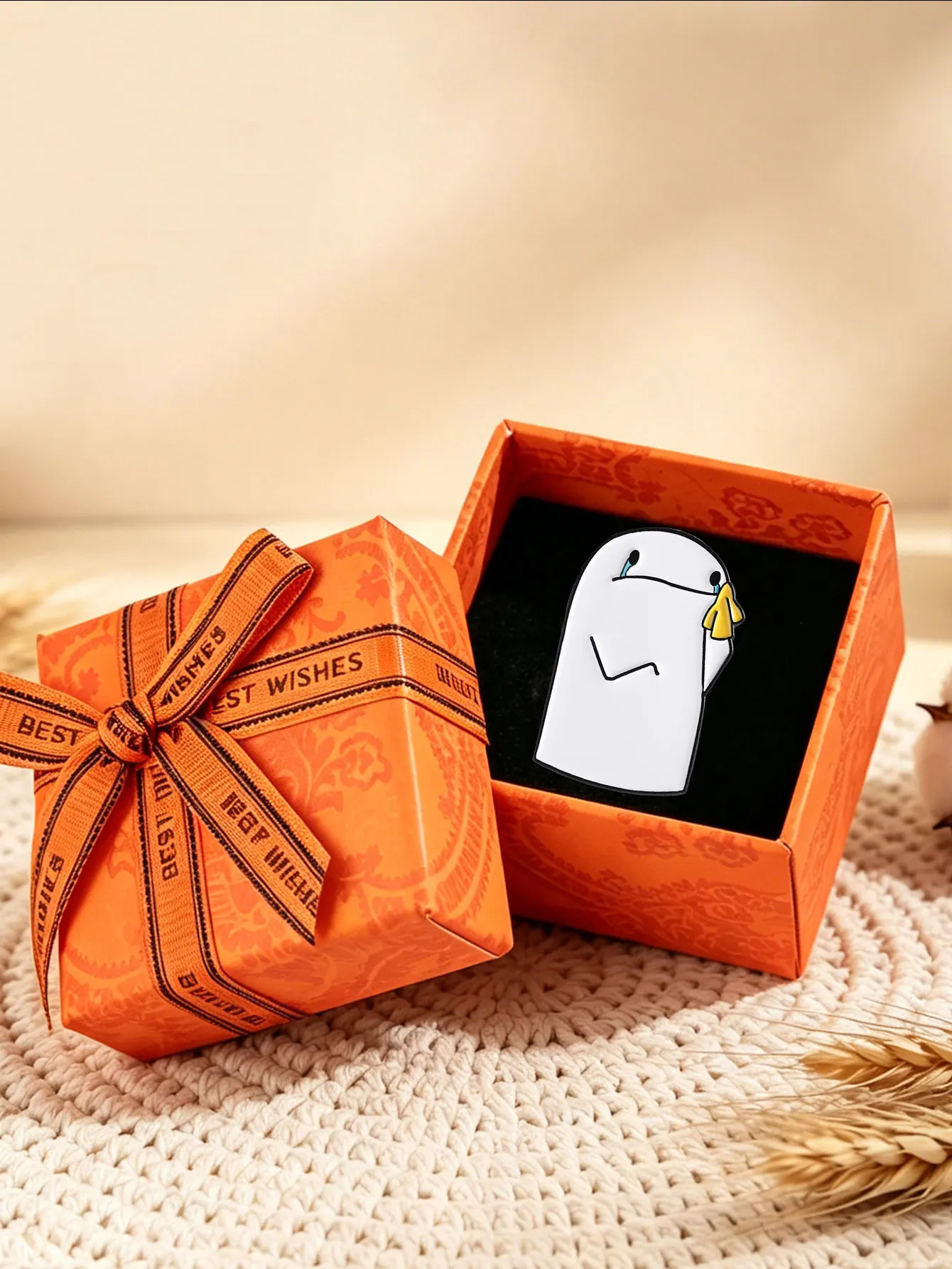 1 Piece of Flork Internet Celebrity Crying Emoji Enamel Pin, Cute Cartoon Character Badge Holding a Yellow Tissue, Orange Blessing Gift Box Pin, Emoji Enthusiasts Backpack Clothing Accessory Gift