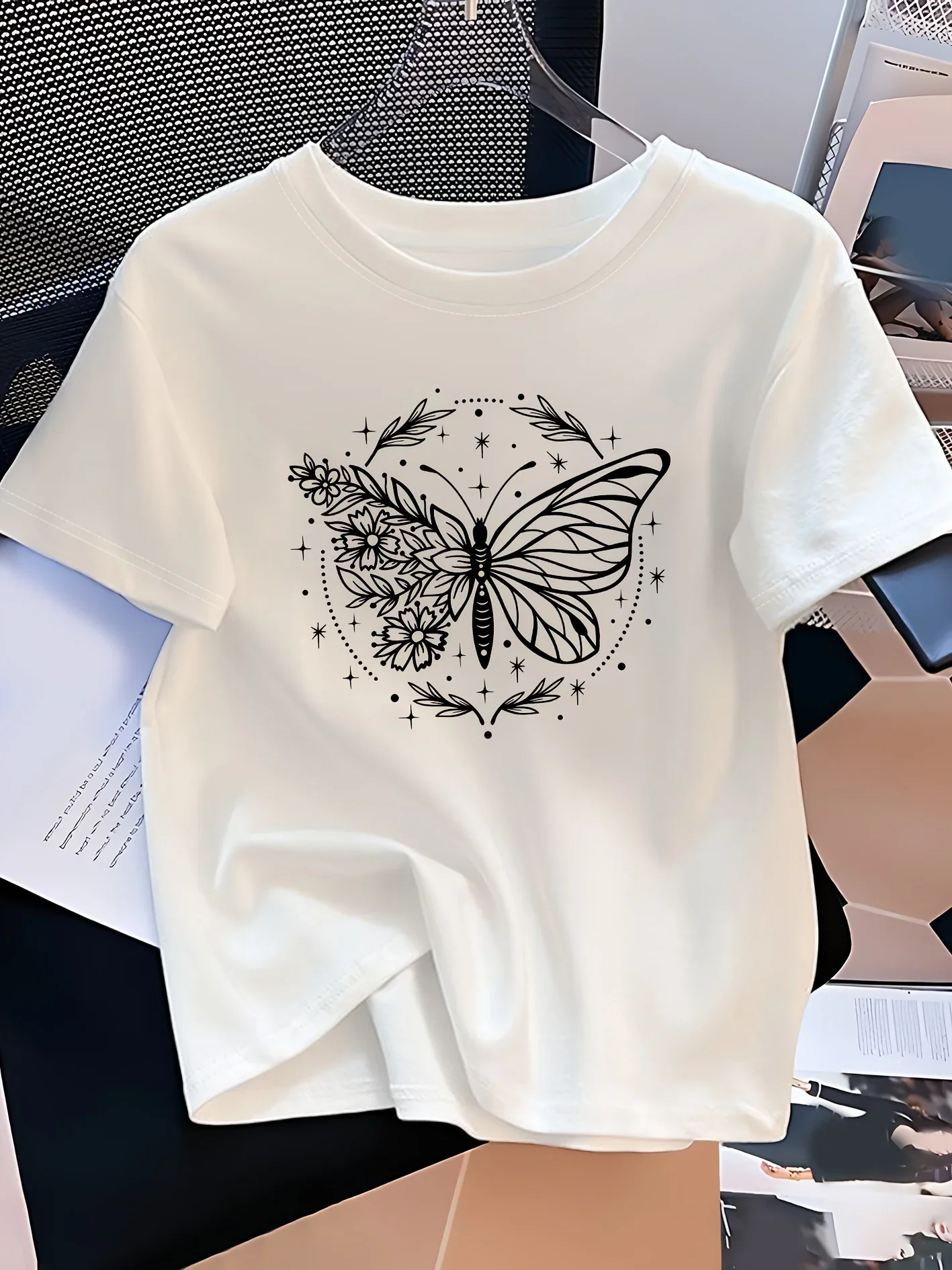 Camiseta casual de manga corta con cuello redondo para mujer con diseño moderno con estampado de mariposas adecuada para