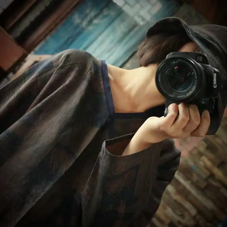 بلوزة نسائية من القطن برقبة على شكل V وأكمام طويلة قميص فضفاض 2025 خريف ريترو مطبوع عليه زهور سترة غير رسمية للخريف مقاس كبير