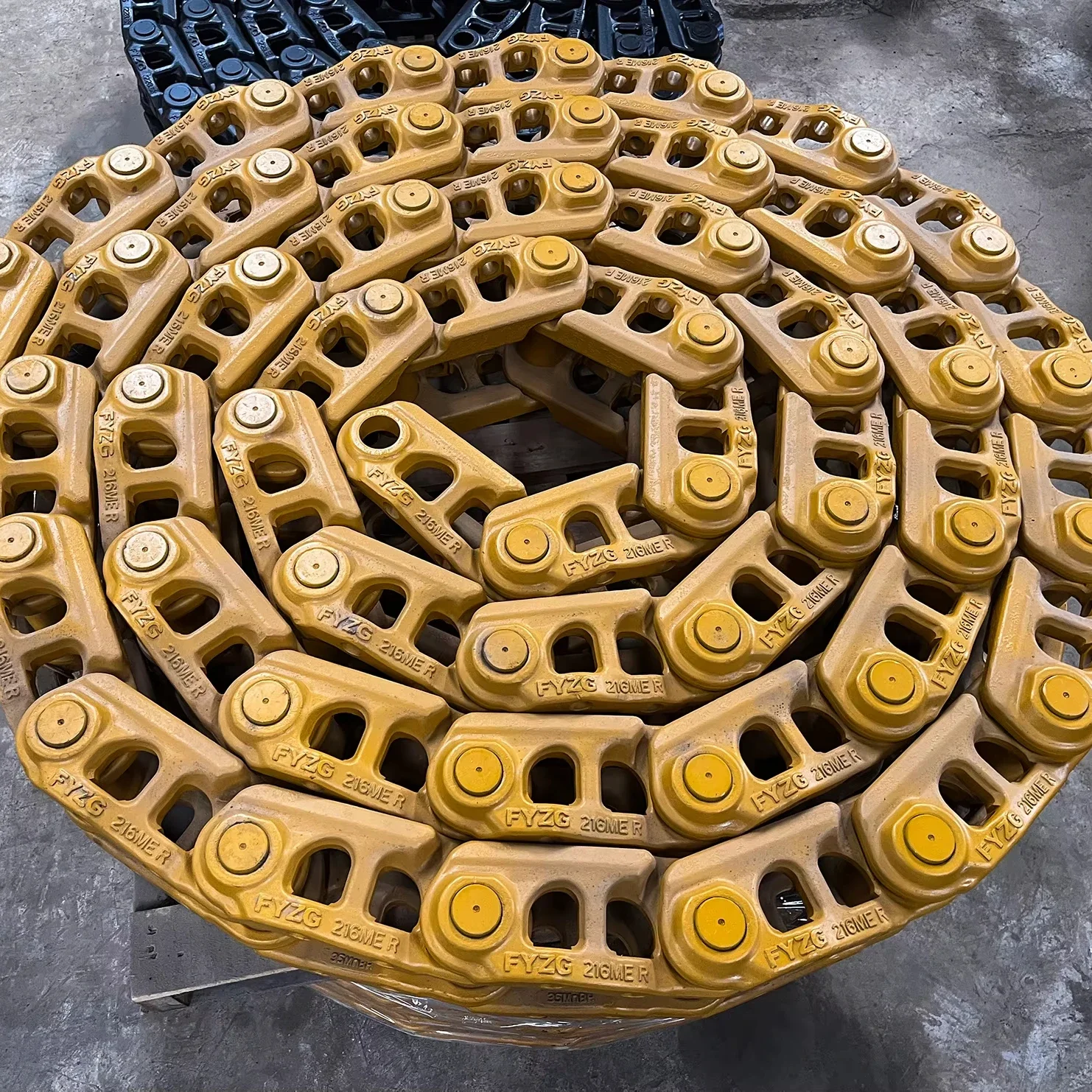 

High Quality 9070645 Excavator Spare Parts Track Link Assy 216 Pitch EX270 EX280 Track Chain Assembly