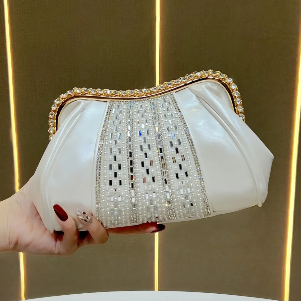 Gold Silver Black White PU Evening Bags Fashion Handmade Pearl Rhinestone Inlay Charm Evening Bags for Women Chain Shoulder Bag