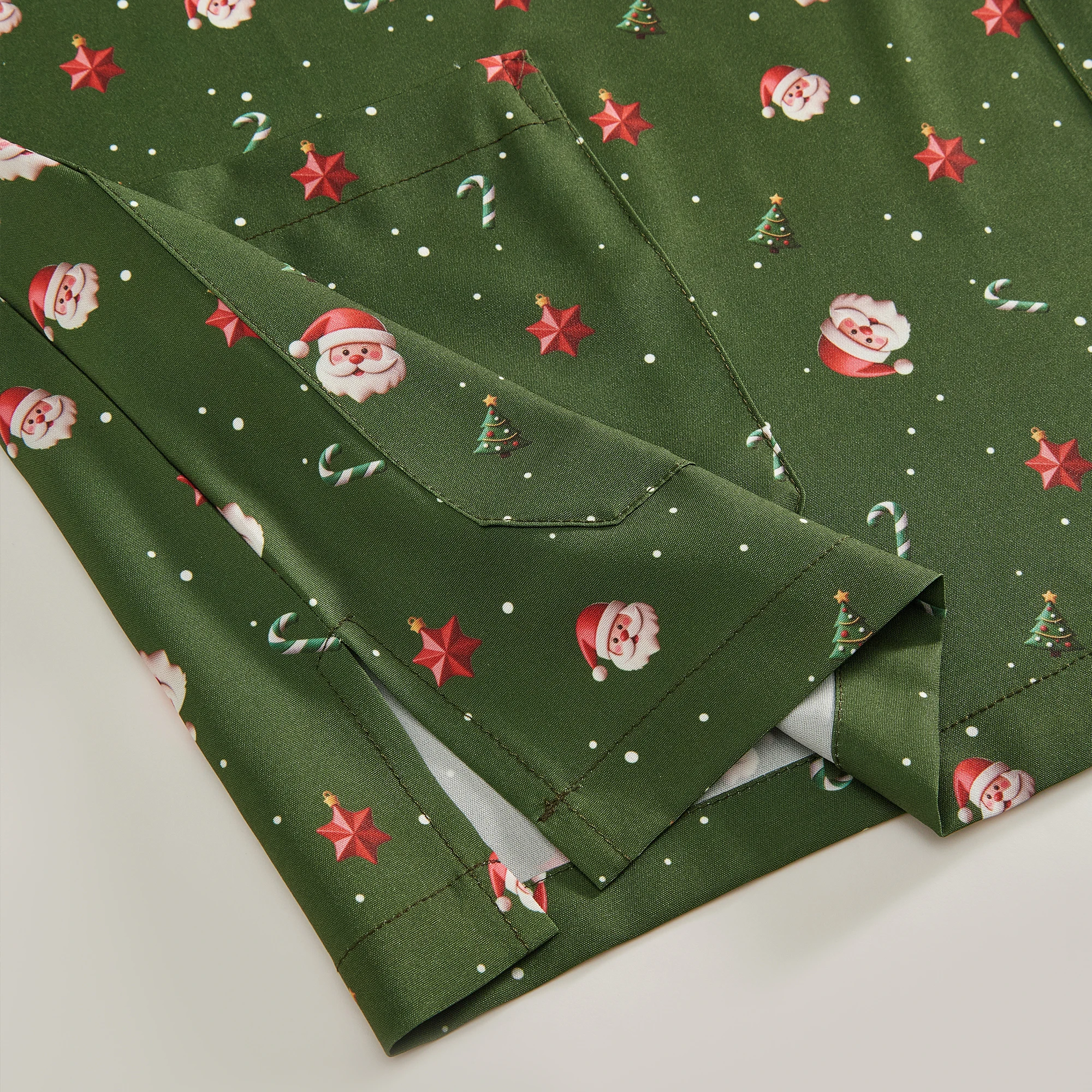 【クリスマス】女性用スクラブトップ グリーン 3D サンタクロースプリント ホリデーワークウェア 看護師 医師 歯科医 外科用漫画ユニフォーム