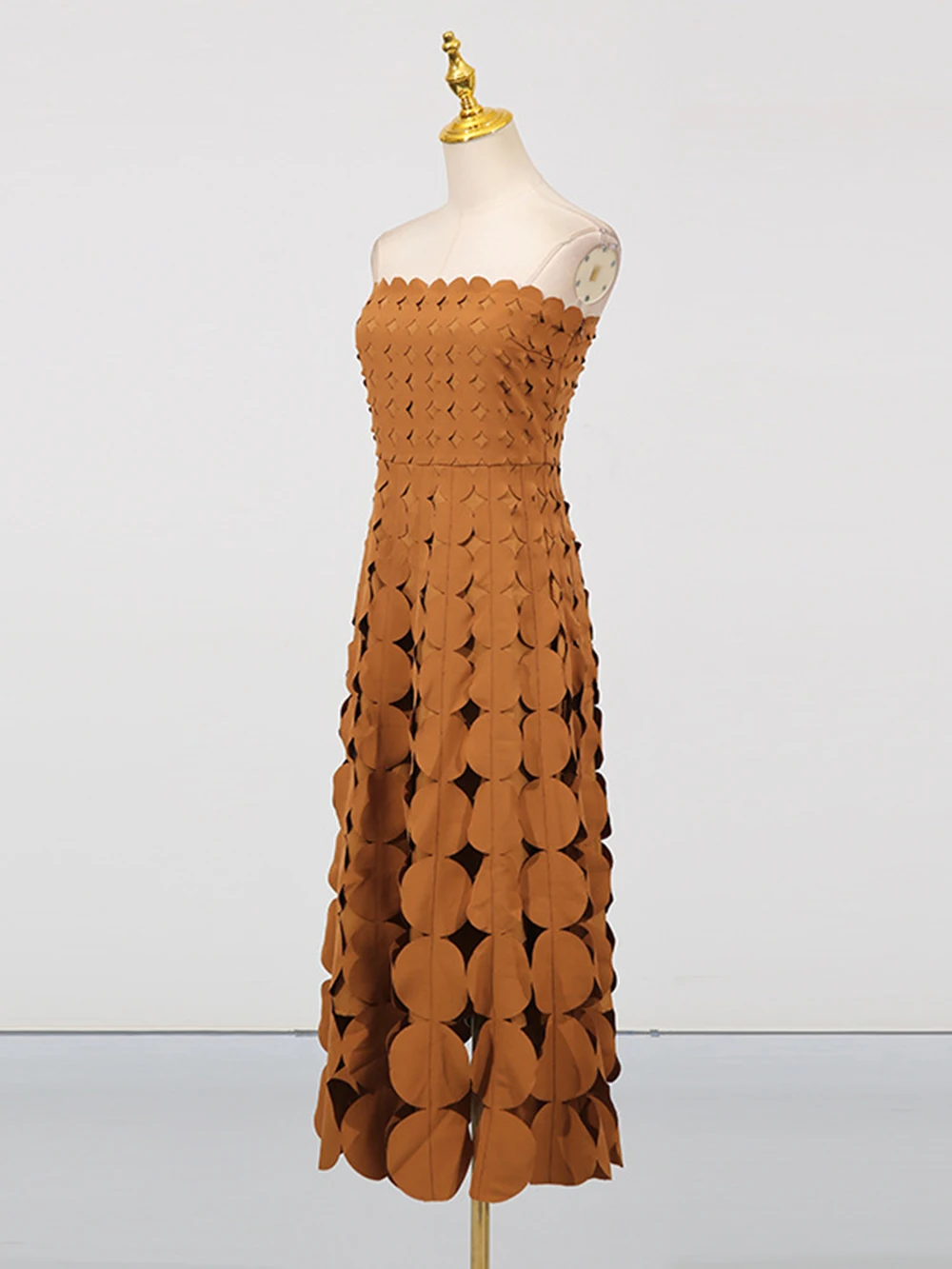 فستان Modphy دائري مقصوص للنساء بدون حمالات عالي الخصر مرقع بحاشية شرابة فساتين ماكسي صلبة للسيدات ملابس صيف 2025