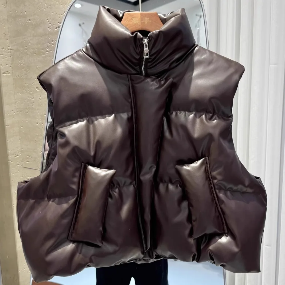 ضوء بطة أسفل سترة 2025 الشتاء الخريف فضفاض الشارع موضة المرأة الجديدة بولي Leather الجلود الوقوف طوق سترة صدرية معطف سميك