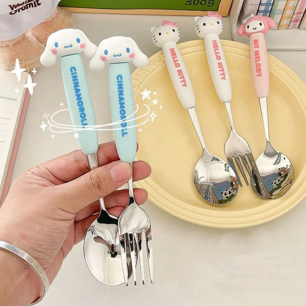 2 szt./zestaw Sanrio Zastawa Stołowa Śliczne Kreskówkowe Melody Cinnamoroll Studenci Łyżki i Widelce ze Stali Nierdzewnej Dwuczęściowy Zestaw Akcesoria Kuchenne