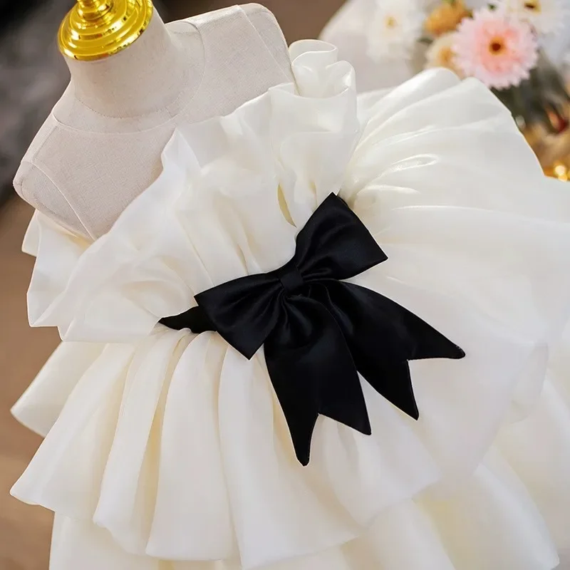 Abito da principessa in organza bianca per ragazze con volant a strati Abito da festa senza maniche con fiocco nero Perfetto per la ragazza di fiori di matrimonio di compleanno