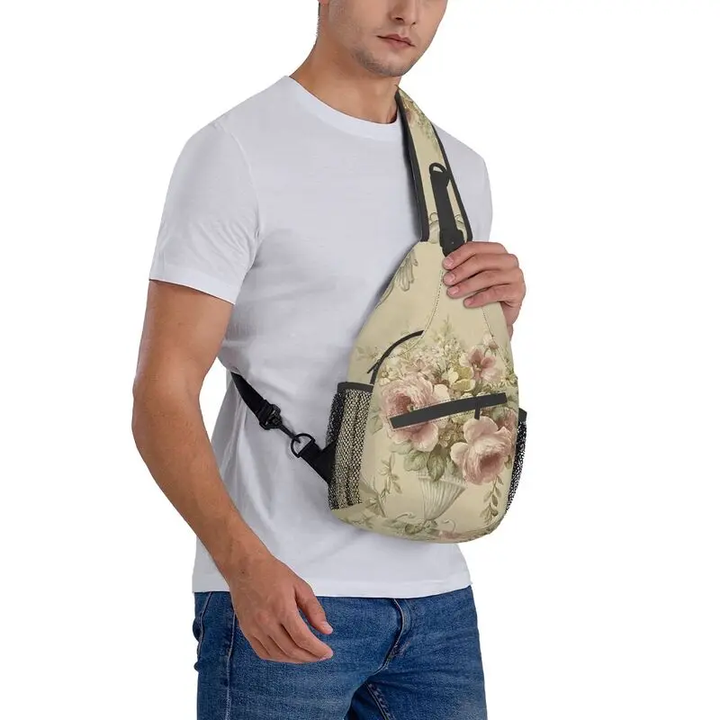 Victorian Rose Floral Sling Crossbody Mochila Homens Personalizado Flor Padrão Ombro Peito Bag para Viagem Caminhadas Daypack