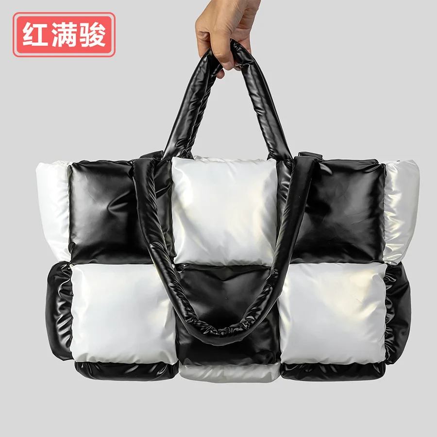 

Черно-белая клетчатая женская сумка-тоут, мягкая квадратная пуховая сумка с цветными блоками, легкая нишевая сумка через плечо.