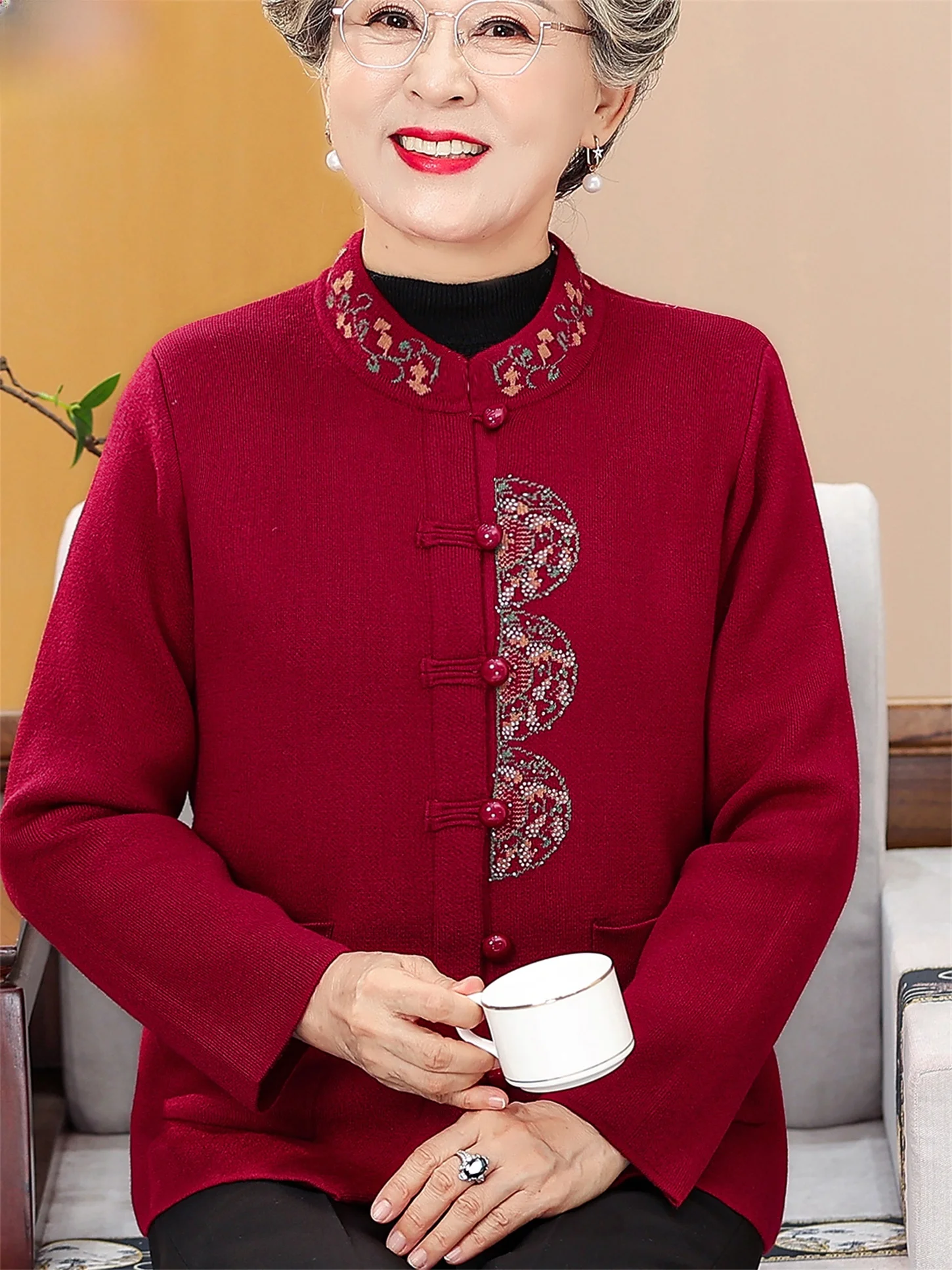 

New Chinese Sle Knitted Sweater with Embroidery Fce Lined Stand Collar Coat for ly Women with kets Faionable A...