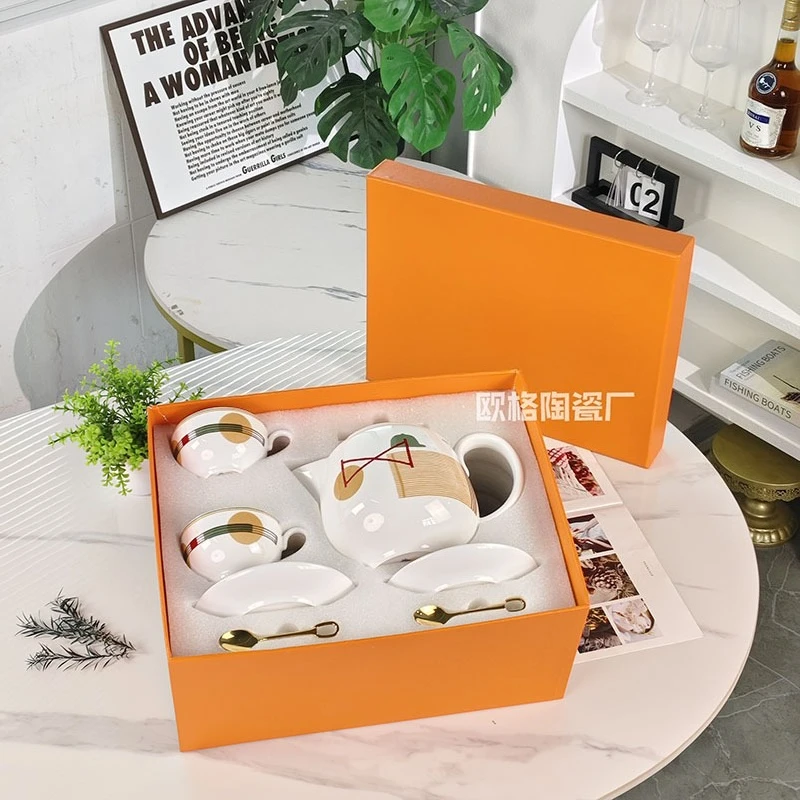 Ceramiczne filiżanki, spodki, miski, łyżki, talerze, czajniki, zastawa stołowa z porcelany kostnej, idealne do domowego obiadu, popołudniowej herbaty, serwowania gości i...