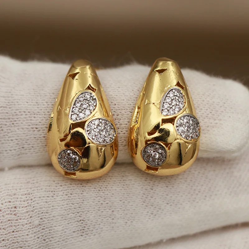 جديد البصر تصميم المعادن كريستال Waterdrop وأقراط للنساء أزياء العلامة التجارية مجوهرات أسلوب بسيط أقراط حساسة