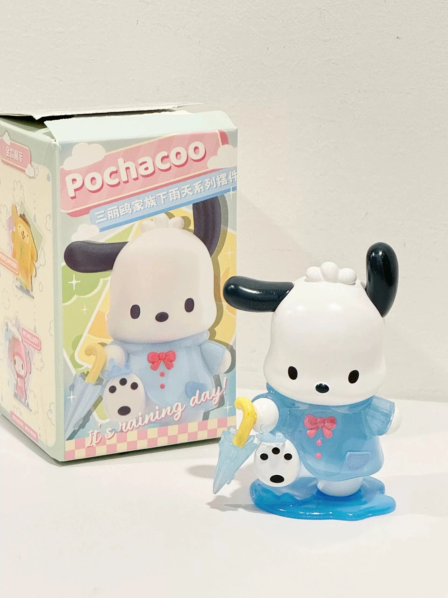 Rainy Day Series My Melody Kuromi Pompompurin Cinnamoroll Blind Box Figurenset Niedliche Sammlerdekoration für das Heimbüro