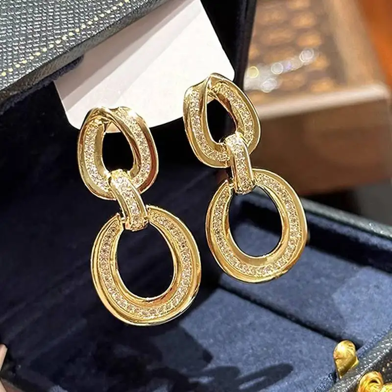 Huitan Wunderschöne Damen-Tropfenohrringe, kreisförmig verbunden, modisch, für Damen, Hochzeit, goldfarben, Accessoires, Party-Schmuck, eingelegt mit glänzendem CZ