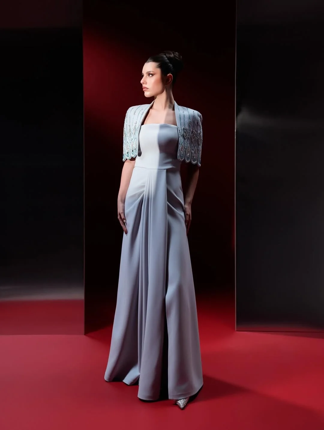 Elegante azul tendencia de lujo Maxi desmontable con cuentas detalle de capa satén acanalado hasta el suelo vestido de fiesta Formal de graduación de noche delgado