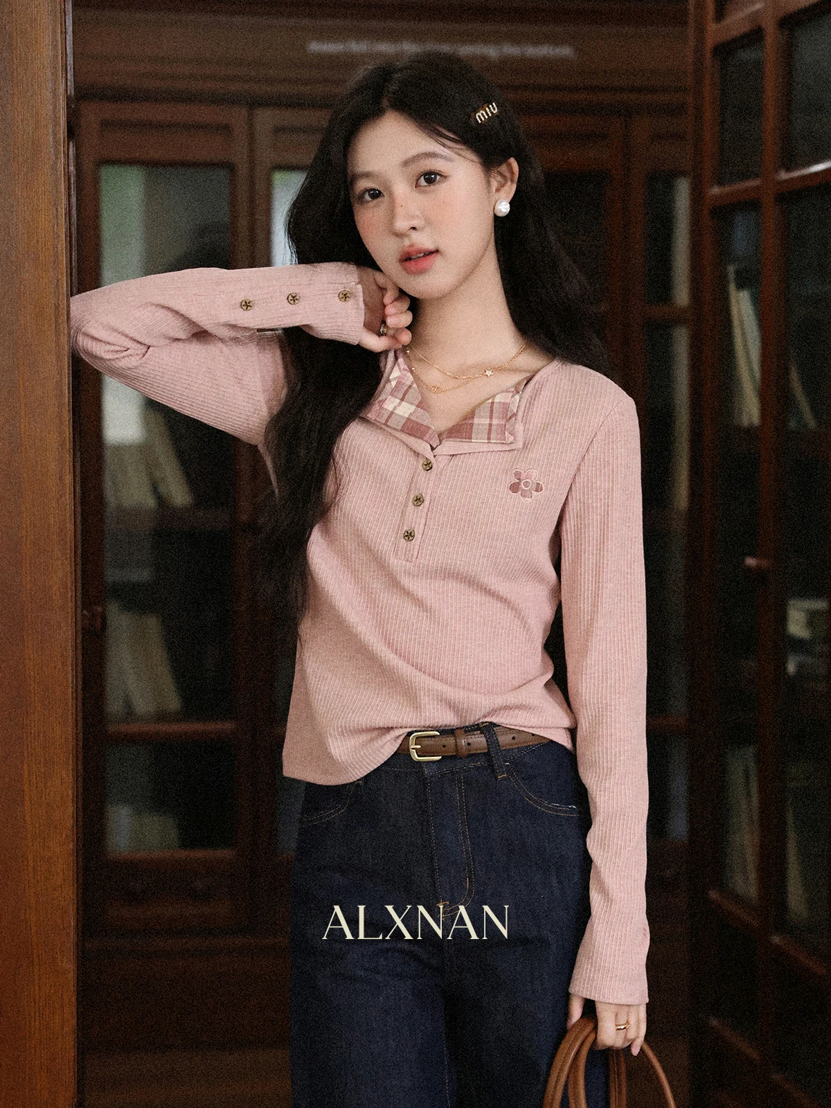

ALXNAN Pink Women's T-shirt Fake Two-piece Plaid Patchwork Embroidered V-neck T-shirts Autumn Office Lady Slim-fit Tops L57179