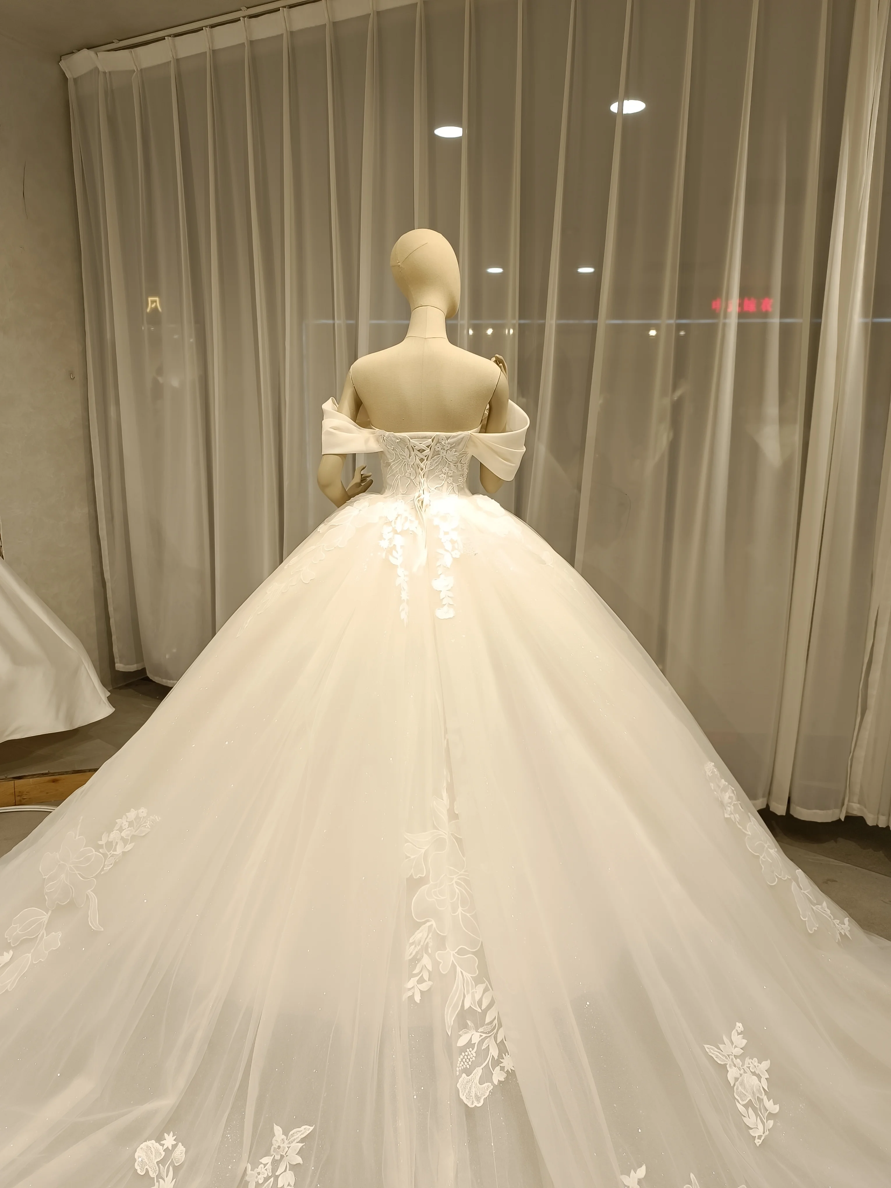 Luxury Ball Gown Off-the-Shoulder Lace Wedding Dress