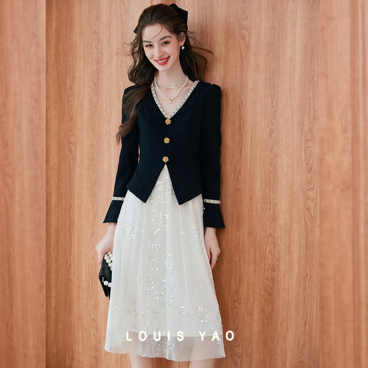 

LOUIS YAO Fake Two Piece Long Sleeved Dress 2025 Autumn Elegant V-neck Black and Apricot Contrasting Sequin Long Women's Dress