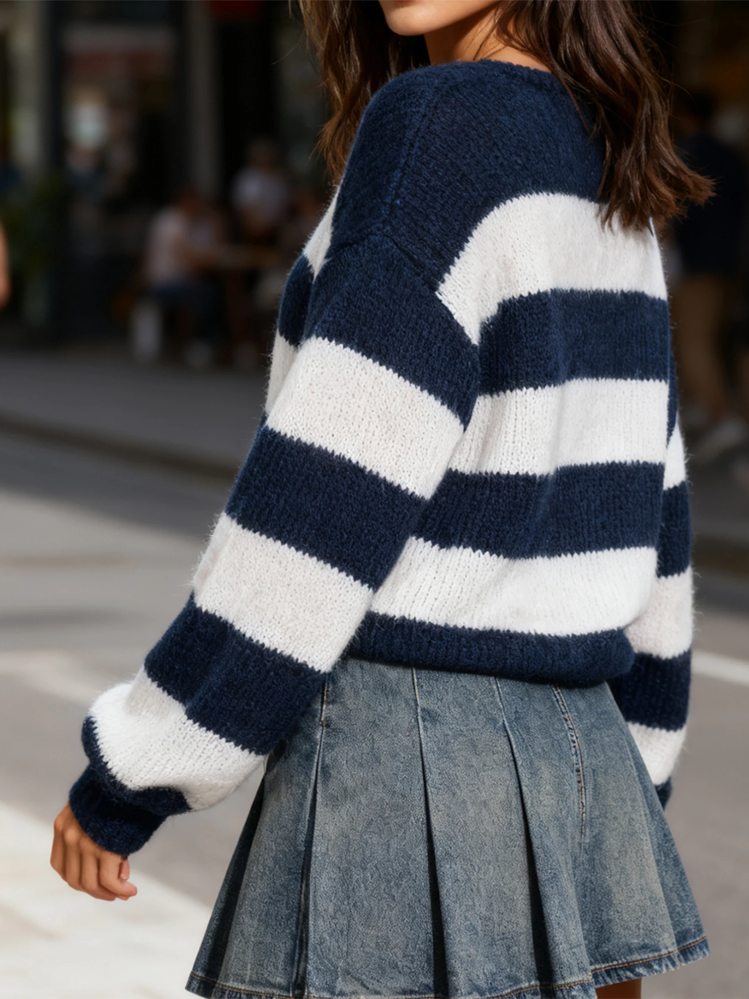 เสื้อสเวตเตอร์ถักไหมพรมทรงหนาสำหรับผู้หญิง ดีไซน์เก๋ไก๋ พร้อมลายริบและคอเต่า เหมาะสำหรับชุดลำลองในฤดูหนาวและชุดทำงาน