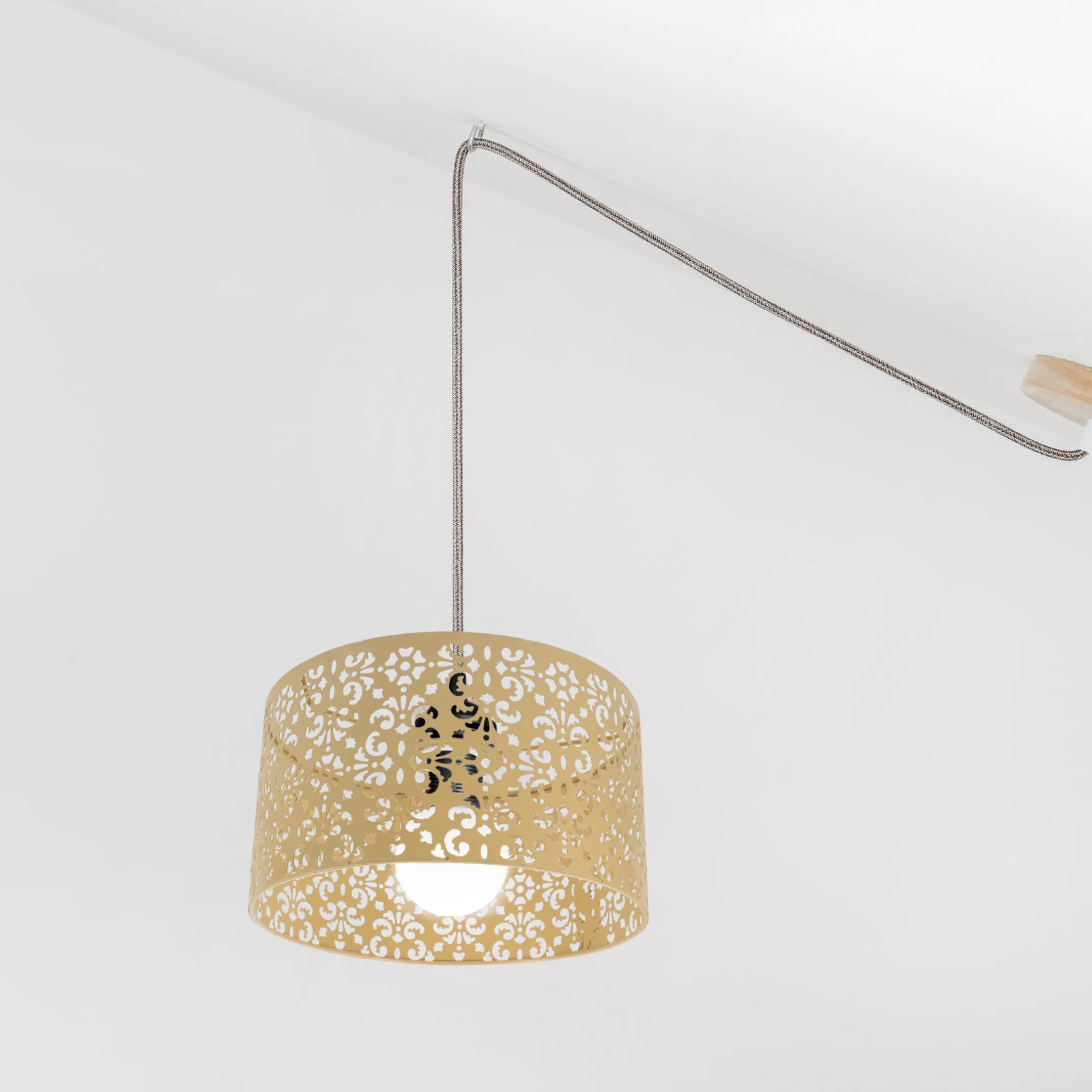 

Metal Floral Lampshade 22cm Yellow Sunflower Hollow Cover for E27 E14 Table Lamp Shades Decorative Iron Replacement