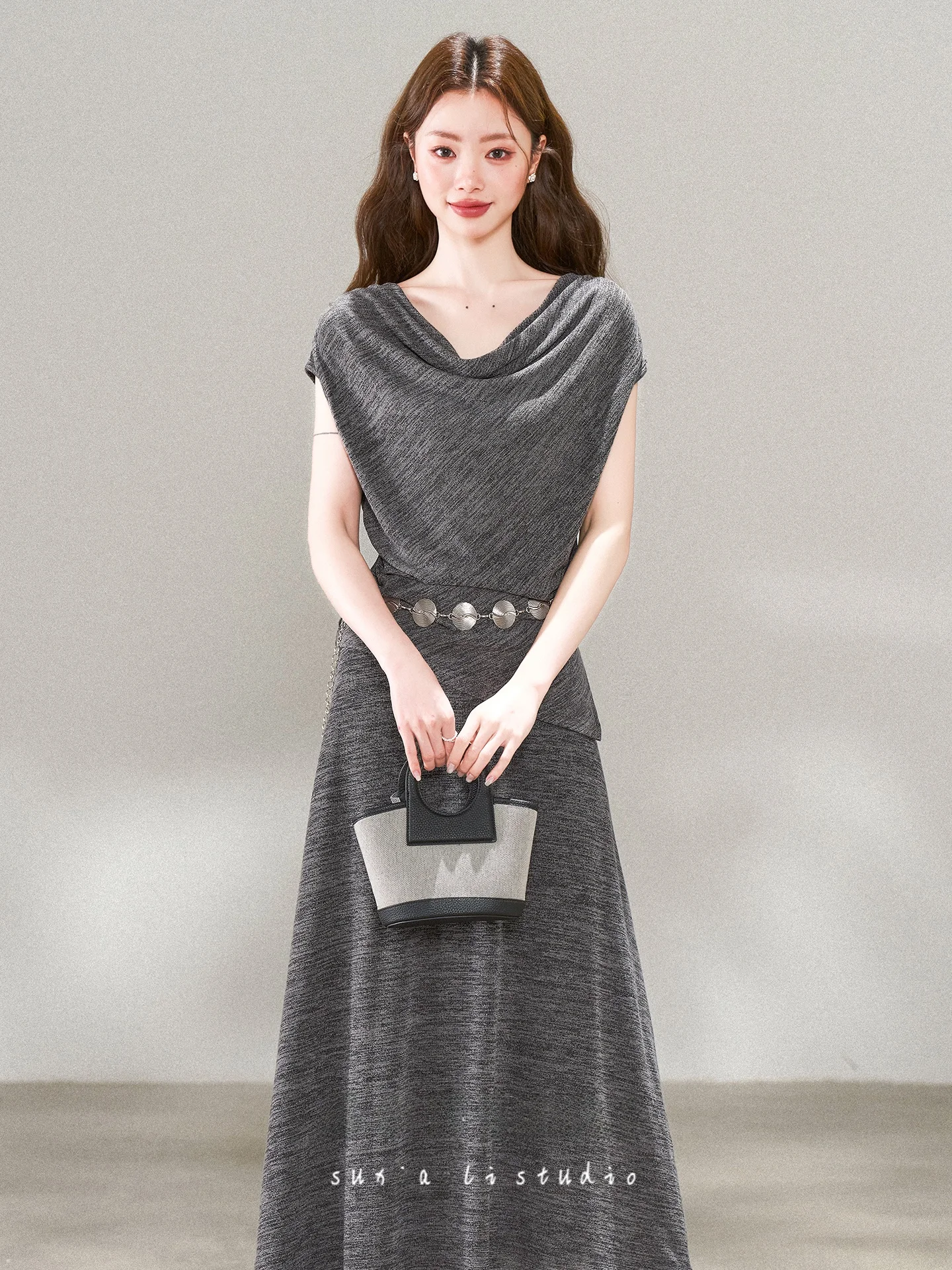 

Summer New Style Korean Deep Grey Knitted Sweater Asymmetrical Top Half Skirt Lazy Style Women's Set V-neck Short Sleeve