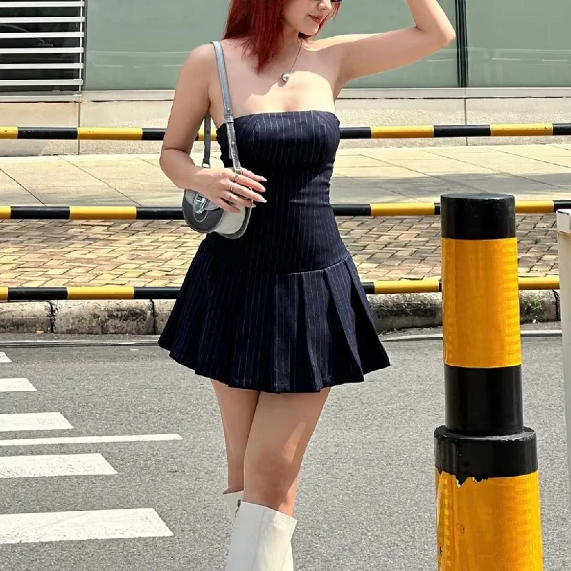 فستان نسائي كوري على شكل حرف a Y2K بدون أكمام ورقبة مائلة مطوي فساتين مخططة للربيع والصيف أنيقة ضيقة