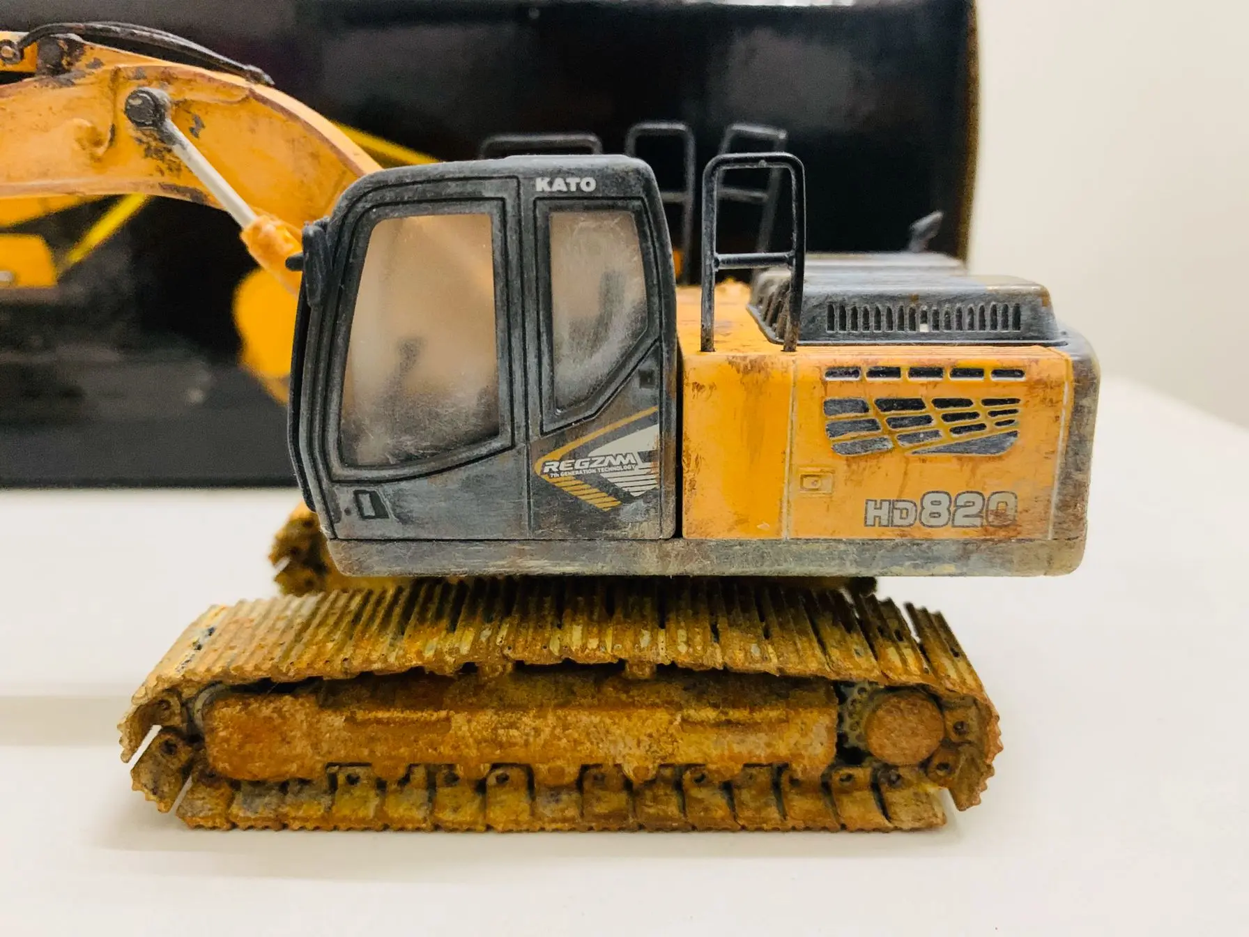 1:50 Scale DieCast Model HD820 Regzam Hydraulic Excavator Muddy Edition New in Box