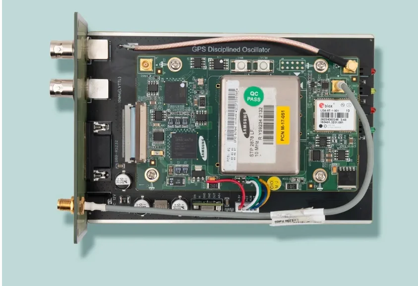 جديد LHY UCCM GPS مذبذب الانضباط GPSDO HIFI الصوت 10MHz GPSDO ترويض على مدار الساعة مع محول الطاقة وهوائي