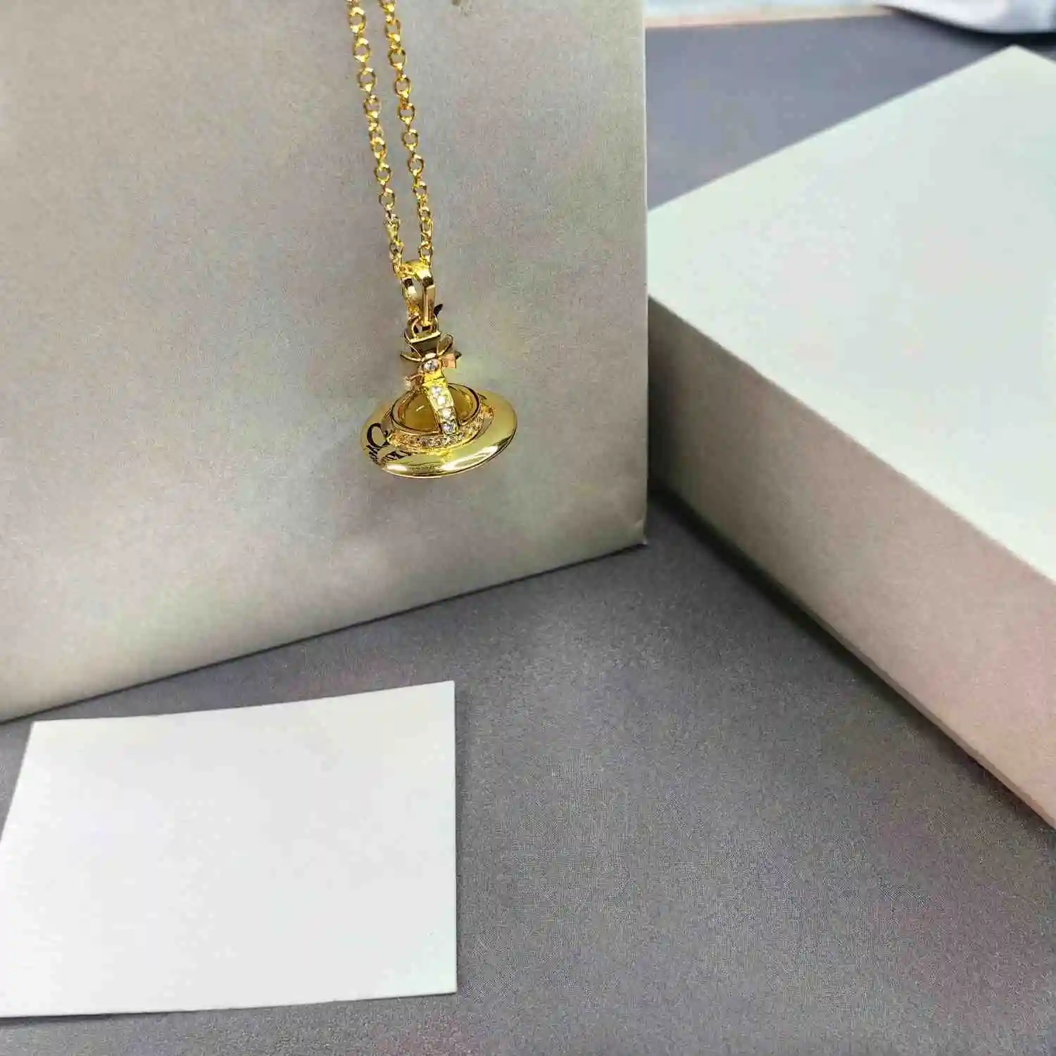 S925 الفضة الاسترليني الخفيفة الفاخرة الذهب ثلاثي الأبعاد الصغيرة زحل الوردي الماس فتاة الزجاج قلادة بها خرزات قلادة #2