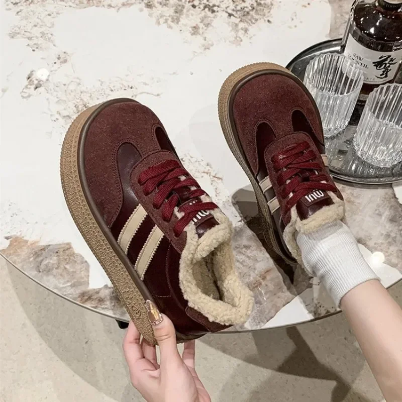 Sepatu renda depan wanita, sneaker vulkanisir wanita warna cocok Plus beludru nyaman kasual 2024