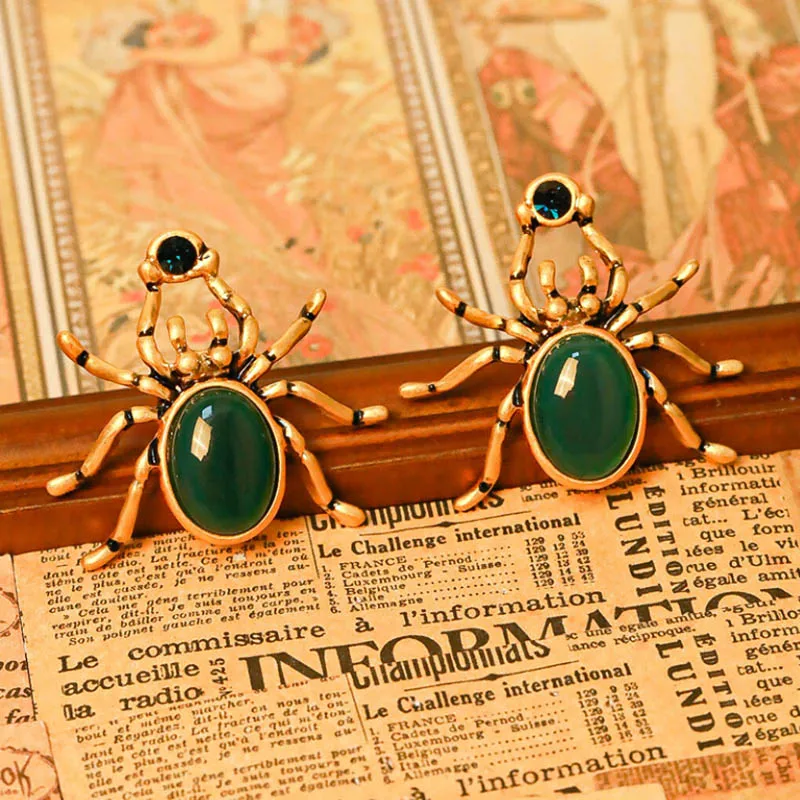 

Bobokiki Jewelry Fashion Spider Titanium Steel Micro-Inlaid AAA Emerald Silver Needle Luxury Palace Retro Earrings