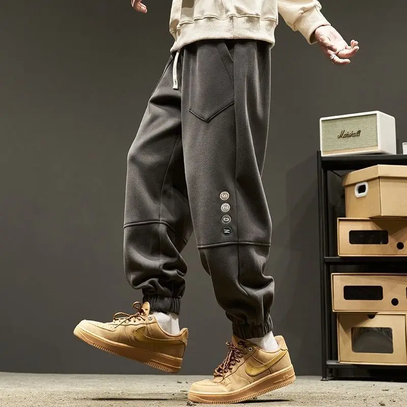 กางเกงกีฬาผู้ชายกางเกงคาร์โก้ Y2k ฮาราจูกุเทรนด์ลดล้างสต็อกแฟชั่นเกาหลีข้อเสนอสุดเก๋ใหม่ในกางเกงวอร์มประกบสําหรับผู้ชาย