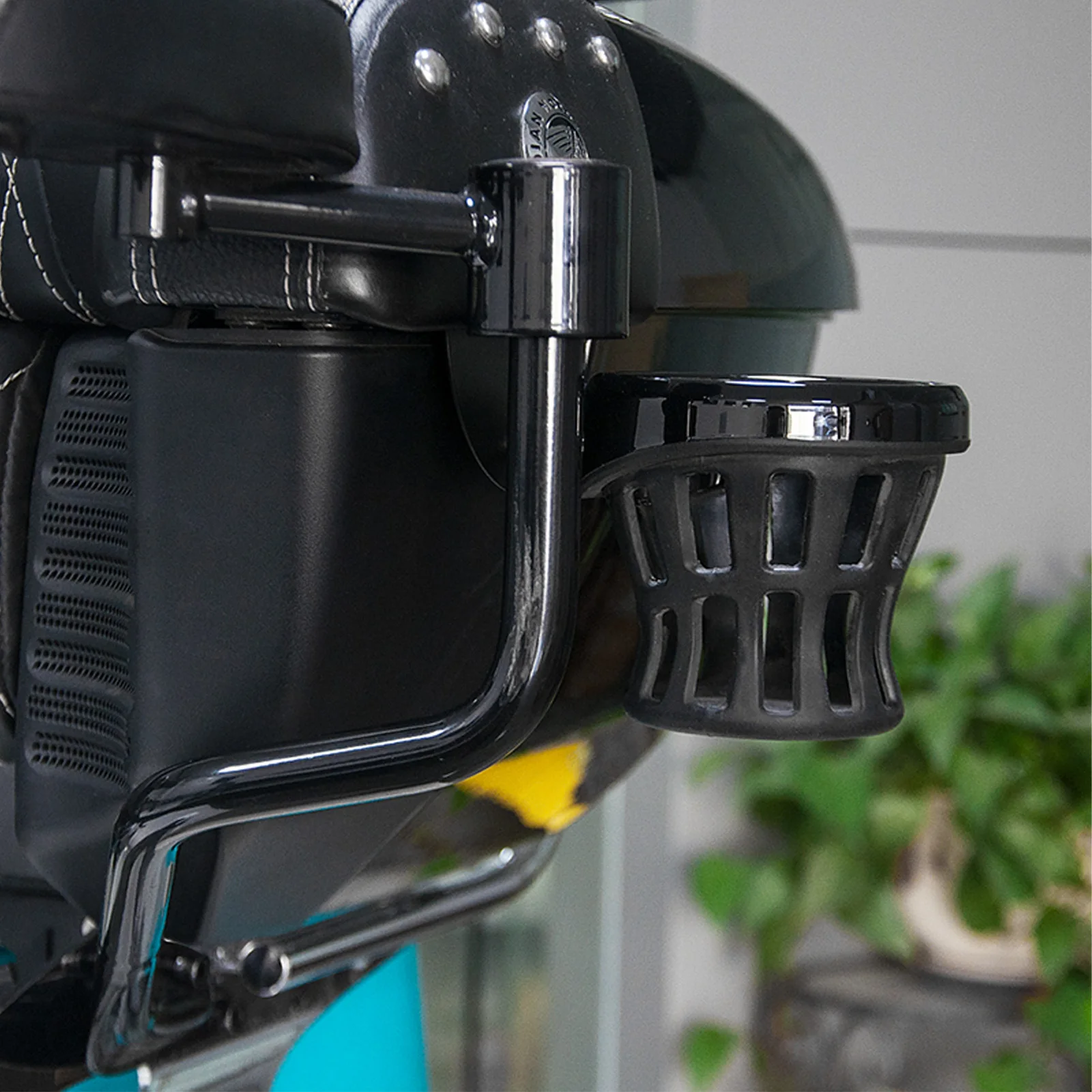 

For Indian Roadmaster 2014-2023 Pursuit 2021-2025 Motorcycle Panical Water Drink Cup Holder Passenger Rear Trunk Kit LR