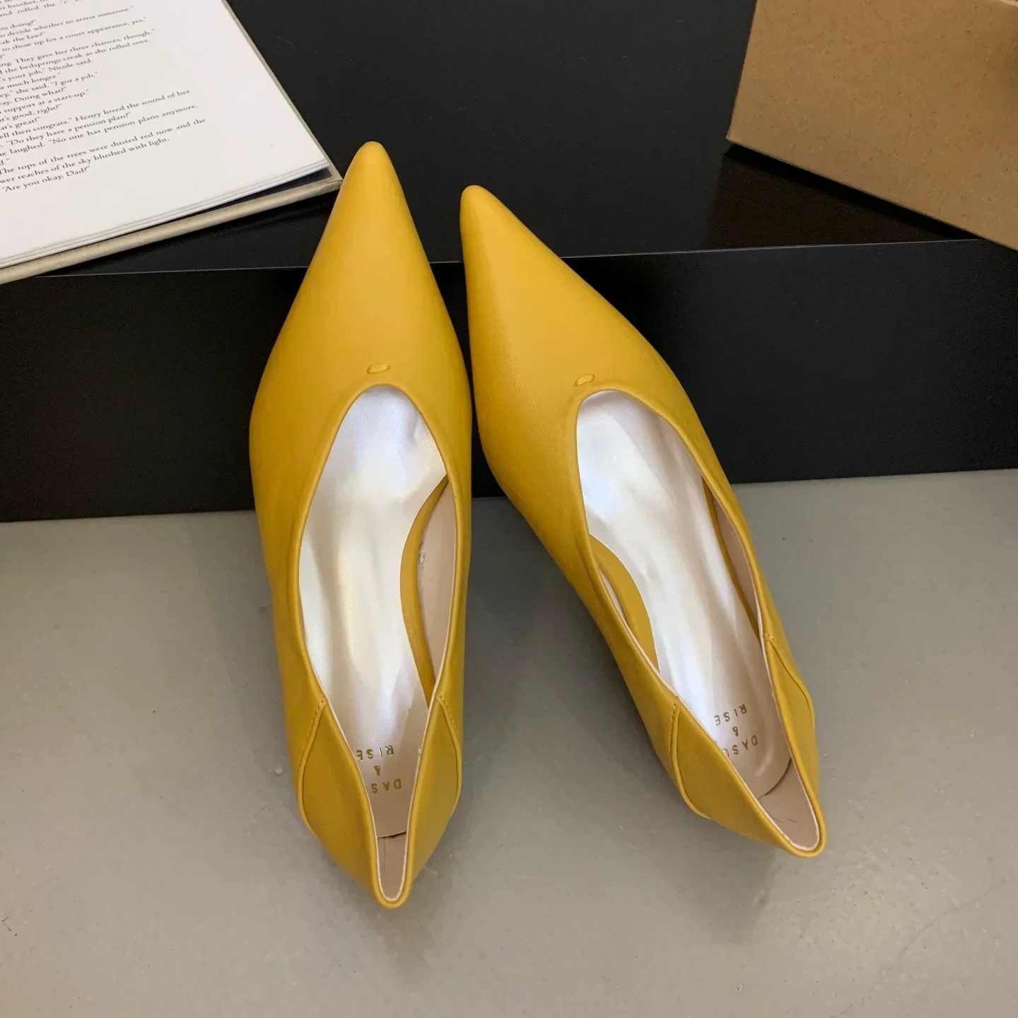2026 Neue Marken-Damenpumps Elegante Dünne High Heels Modische Spitze Flache Slip-On Schuhe – Detail 17