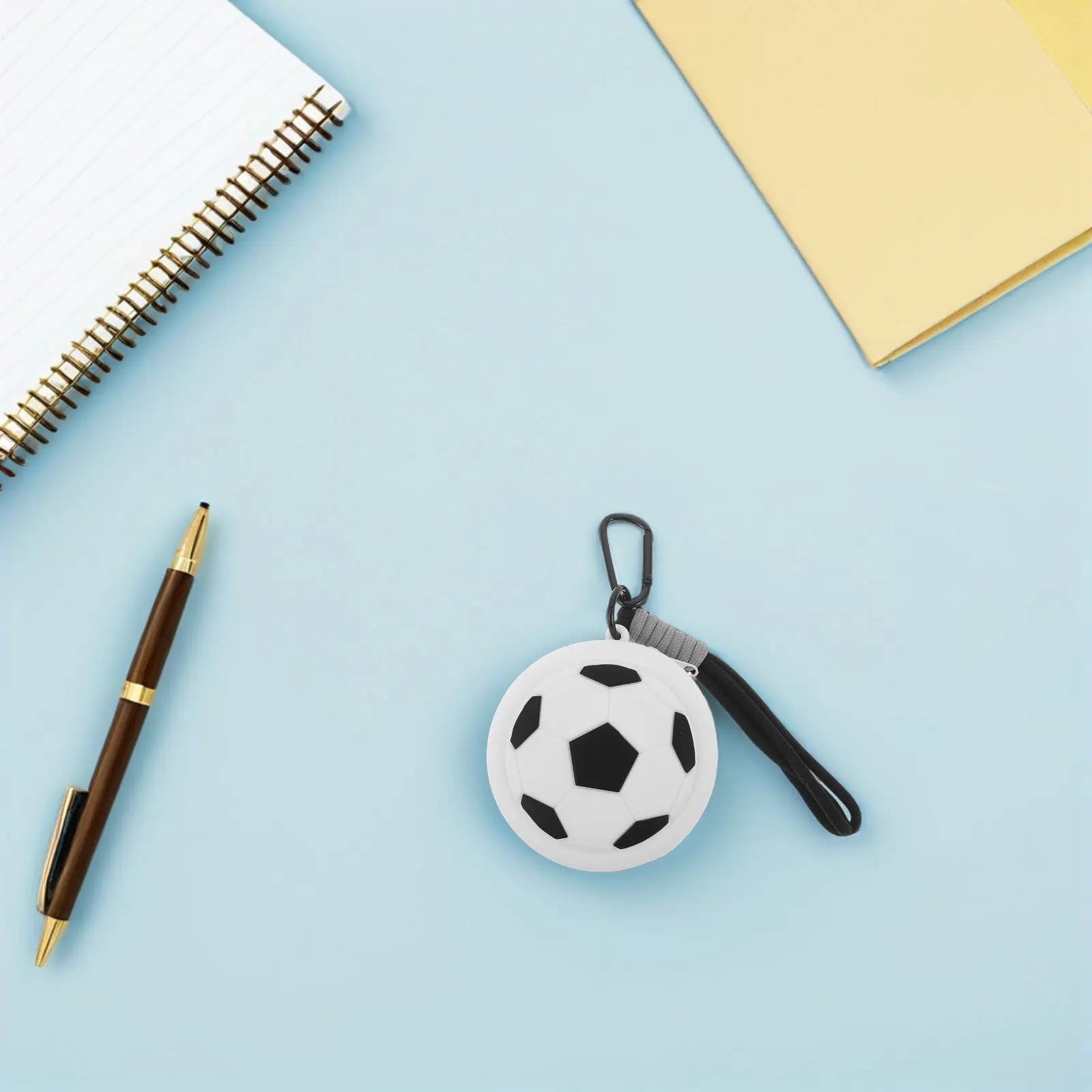 

Мультяшный спортивный кошелек-монетница, мини-сумка из ПВХ в виде футбольного мяча на молнии для ключей и наушников, брелок для футбольного фаната, подвеска для рюкзака с символикой спортивной команды