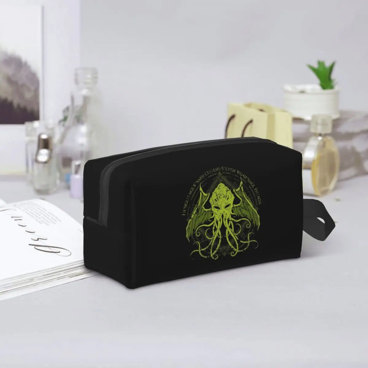 Cthulhu - Lovecraft - Distressed Chant Design V2 Makeup Bag Cosmetic Storage Dopp Kit Toiletry Cosmetic Bag for Women Beauty