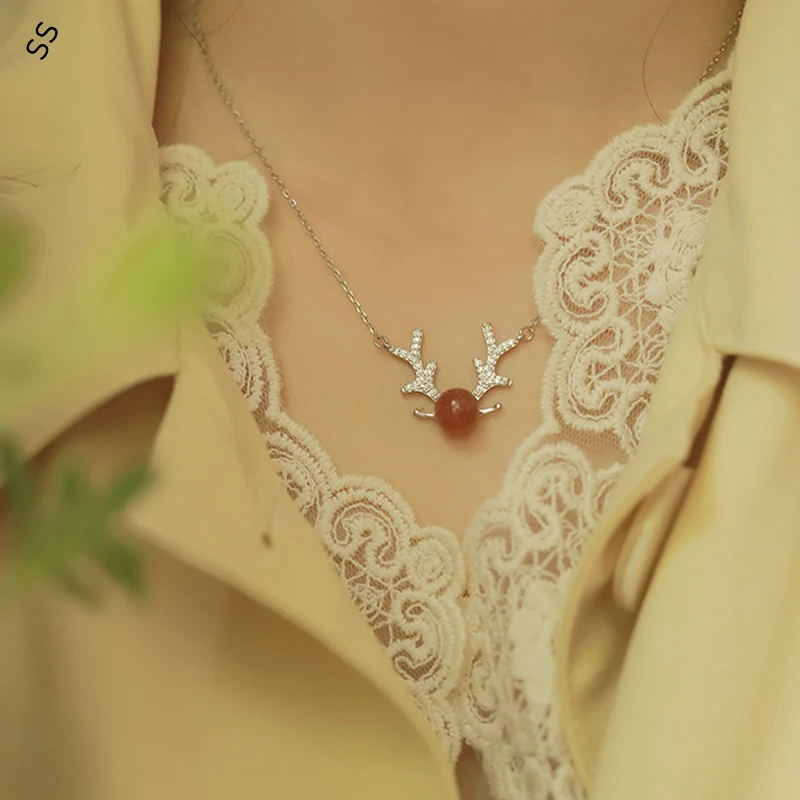 

Sweater Chain Garment Accessory Natural Strawberry Crystal Necklace for Women S925 Sterling Silver Light Luxury Deer Pendant