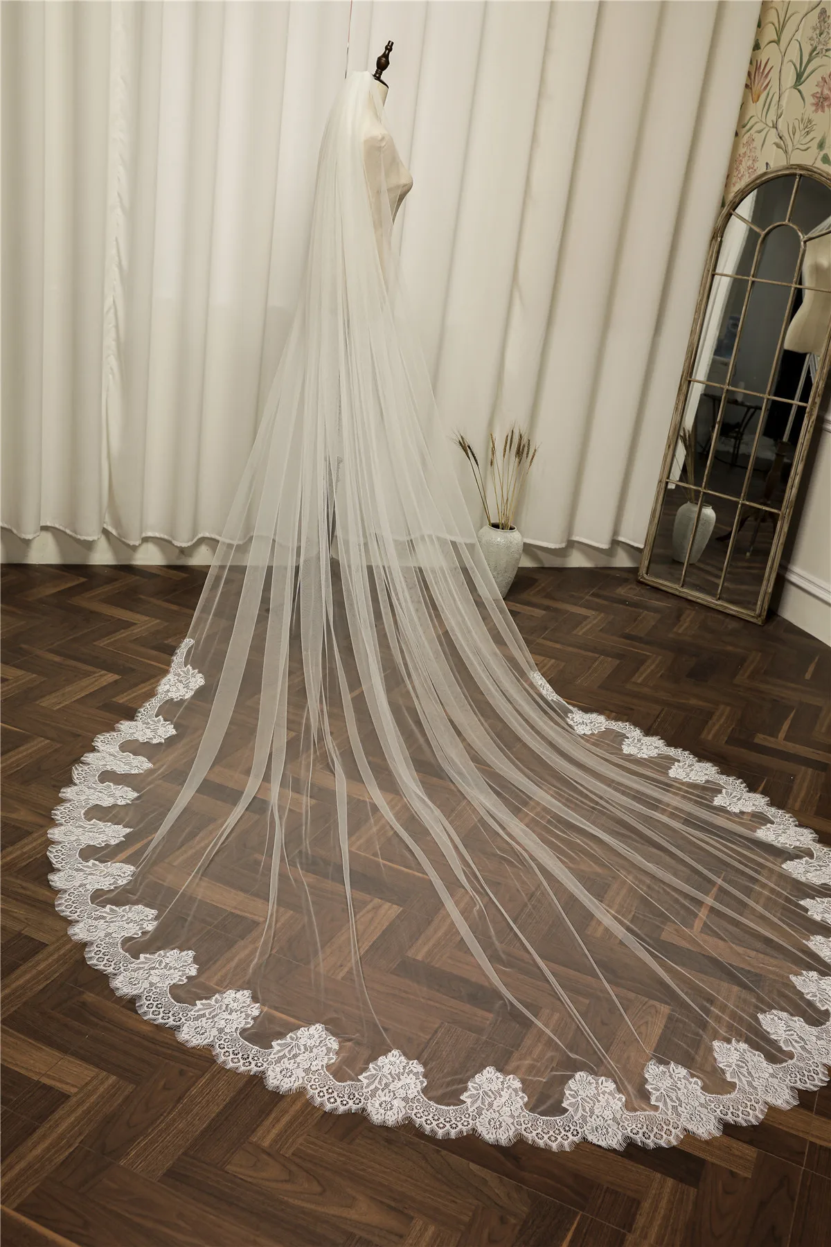 Real Photos Long Lace Appliques Wedding Veil White Ivory Cathedral Bridal Veil 3.5 Meters Bride Veil Wedding Accessories