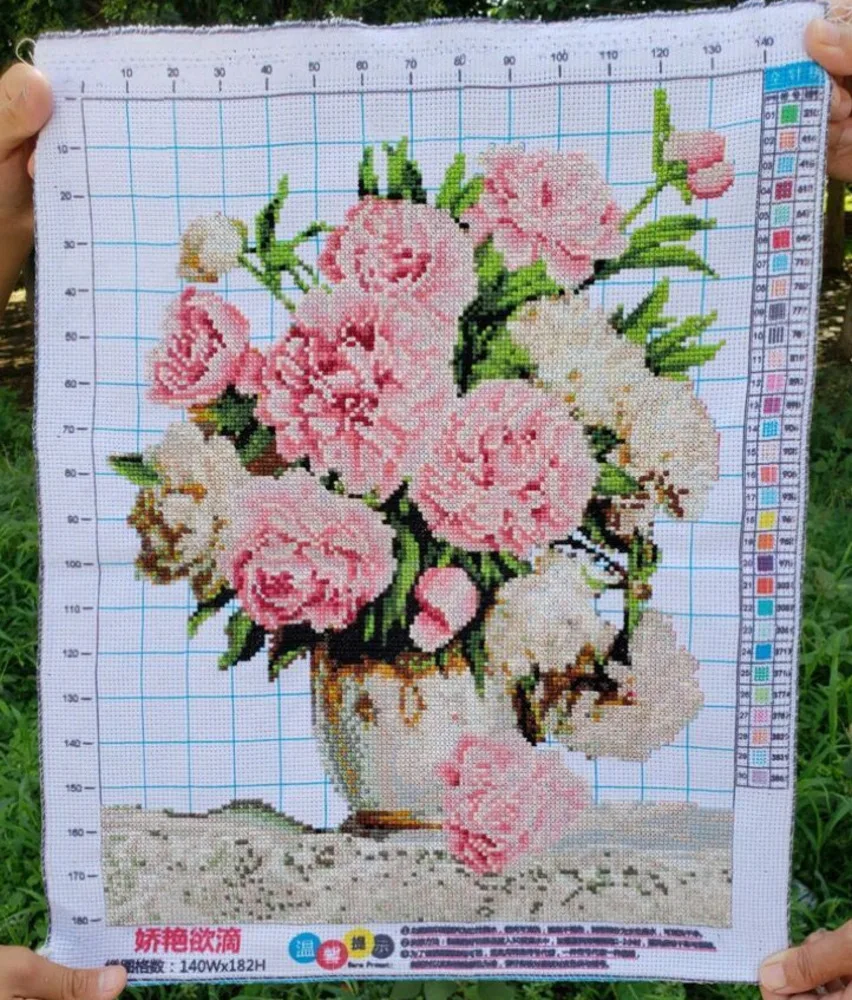 Pure handmade cross stitch finished product, handmade embroidered picture, delicate and charming rose vase, restaurant painting