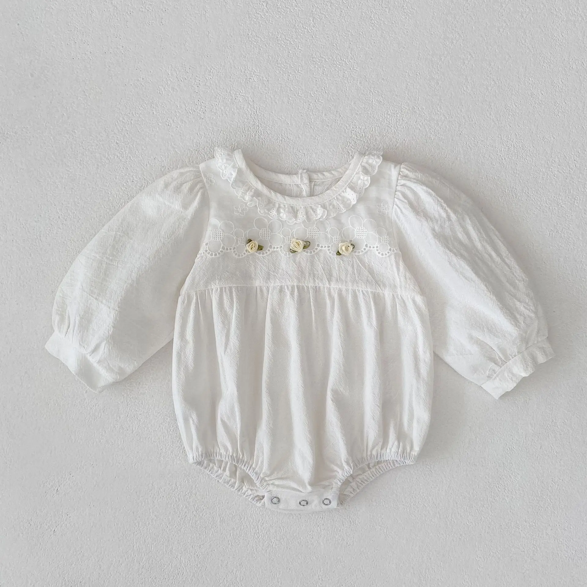

2025 Autumn New Baby Girl Long Sleeve Bodysuit Newborn Cute Princess Lace Collar Jumpsuit Toddler Girl Cotton Clothes