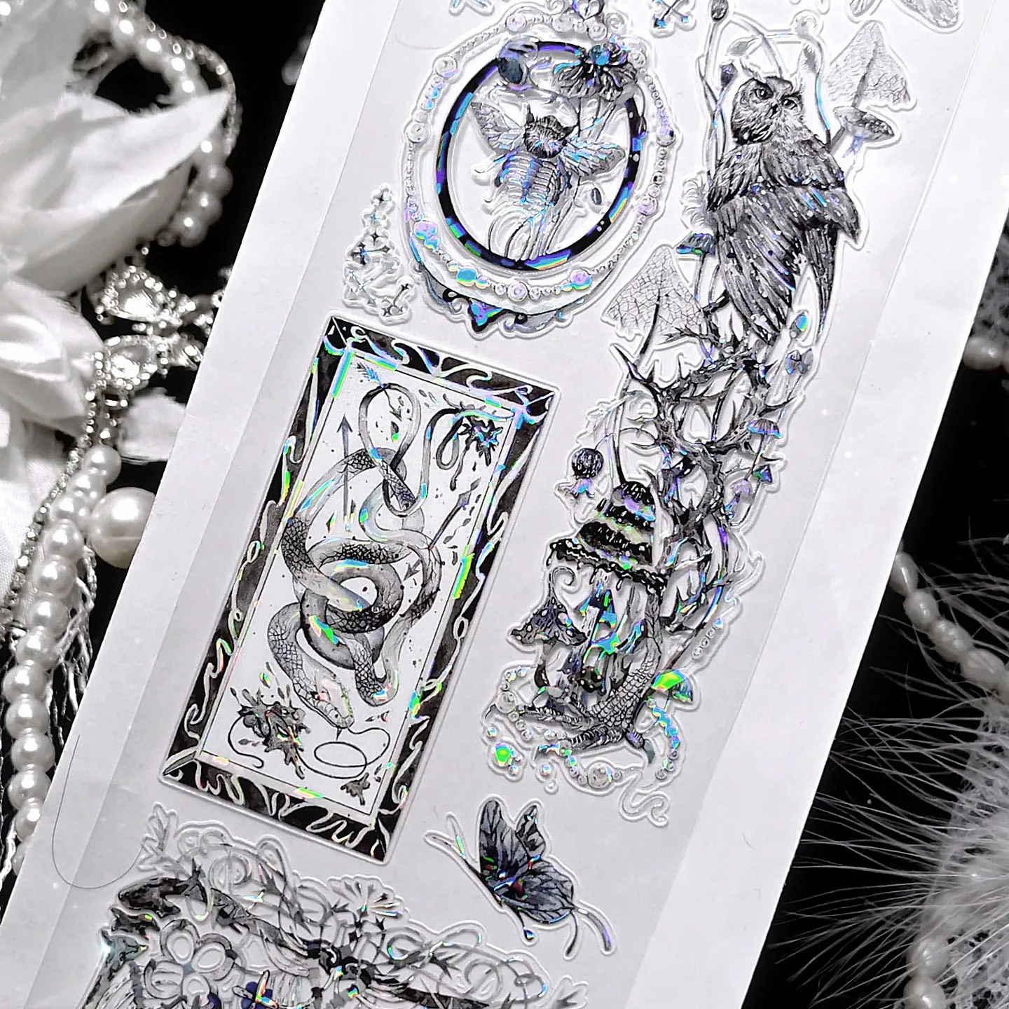 nastro-adesivo-pet-vintage-62mm-5m-con-motivo-castello-magico-e-spine-materiale-creativo-per-diari-collage-e-scrapbooking