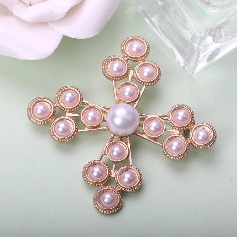 Exquisite Court Style Vintage Baroque Brooch Luxury Rhinestone Pearl Gem Brooch Pin European Medieval Women Jewelry Accessories