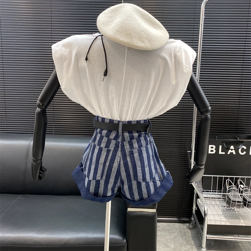 Belt!New fashion Designer new style Famous brand Zebra stripes edge curl Denim shorts High waist Versatile Loose short